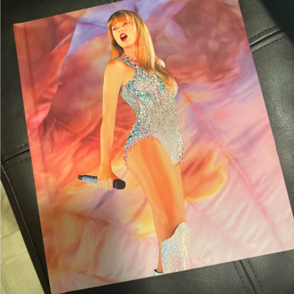OFFICIAL Taylor Swift The Eras Tour Book